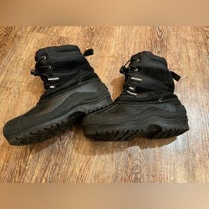 Big kids winter snow boots.